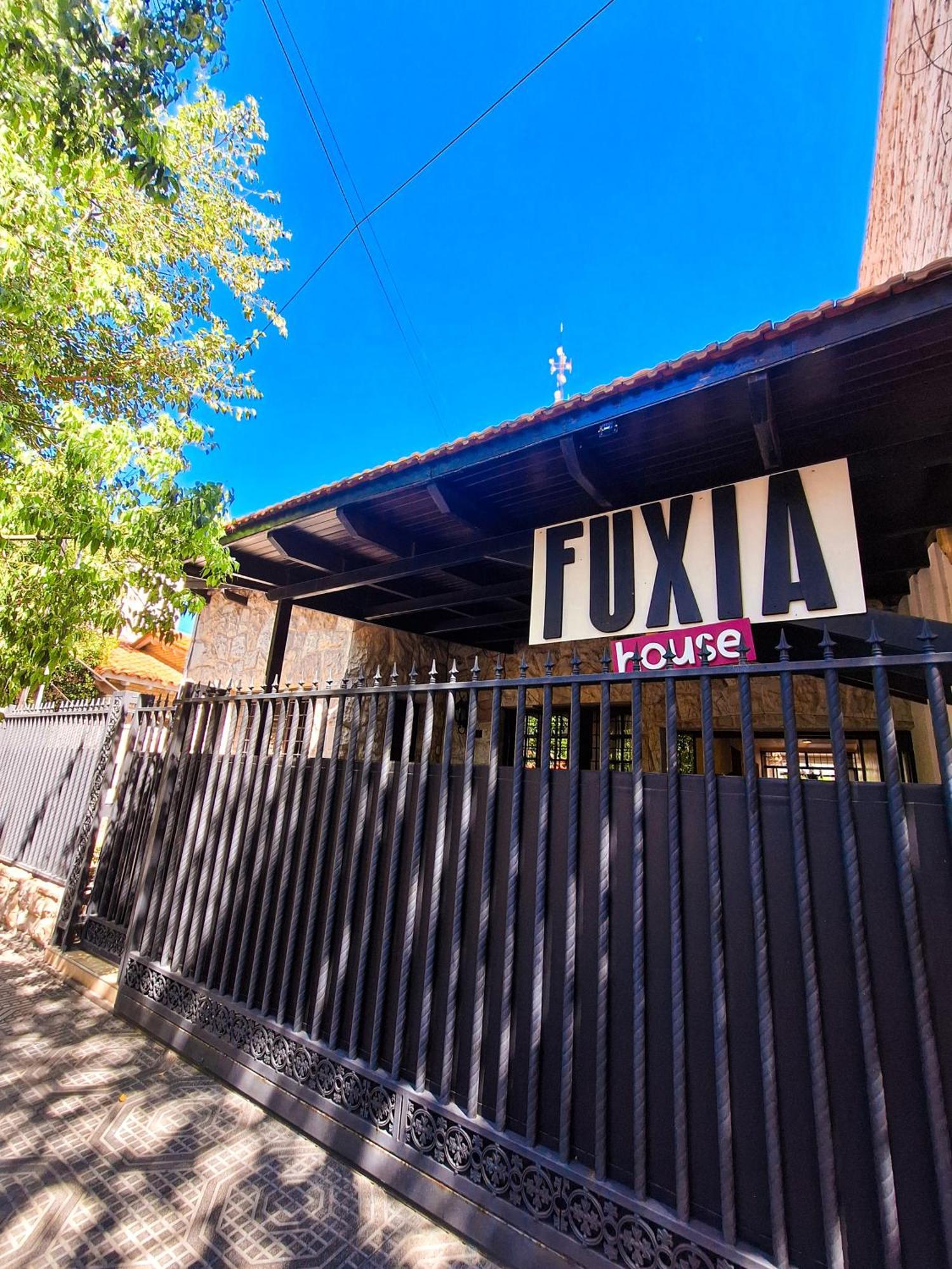 Fuxia House Hostel Mendoza Bagian luar foto